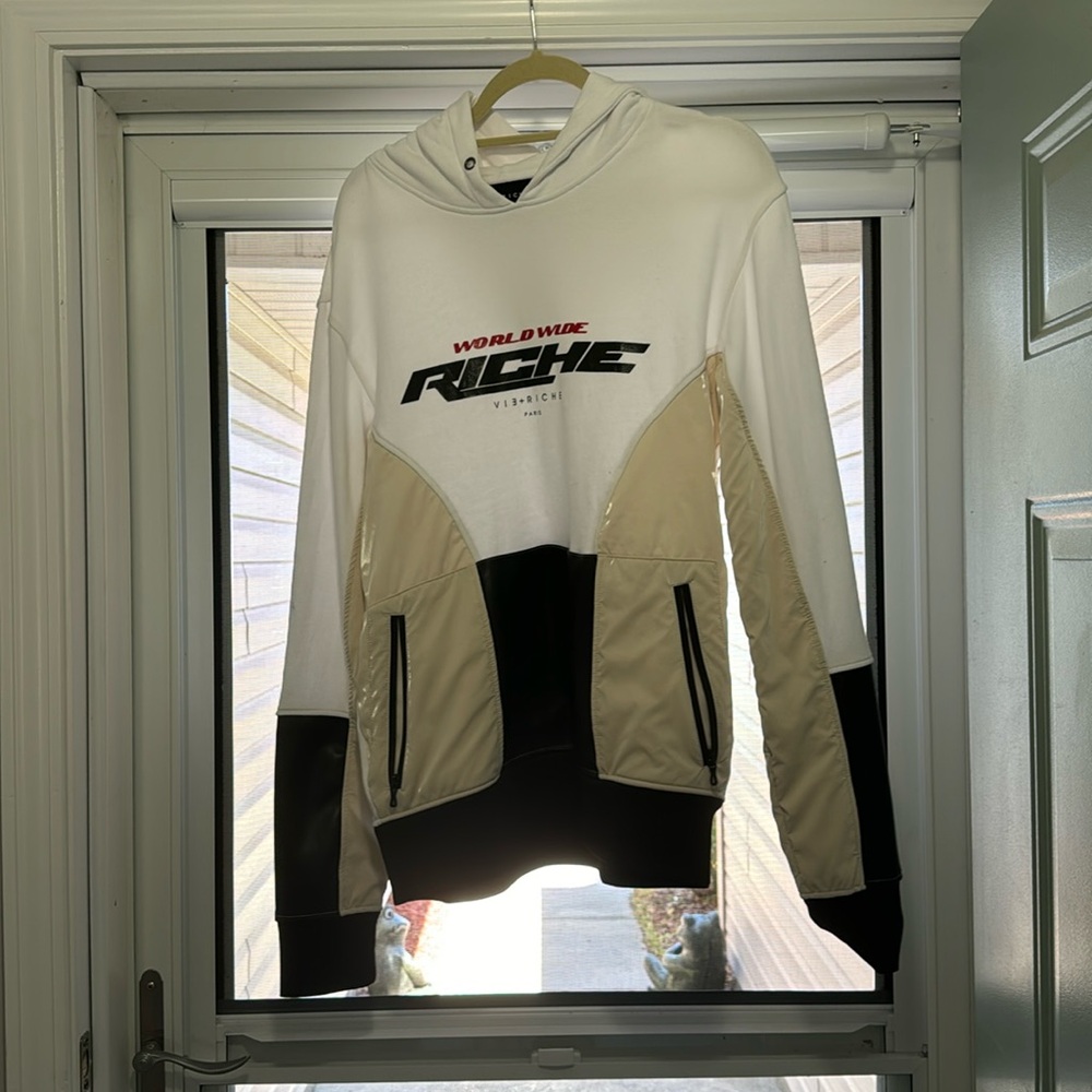 VIE+RICHE hoodie from ICE TIME